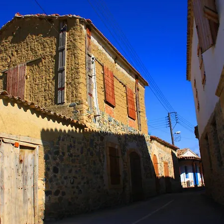 Traditional House 20km From Nicosia Дом отдыха Pera